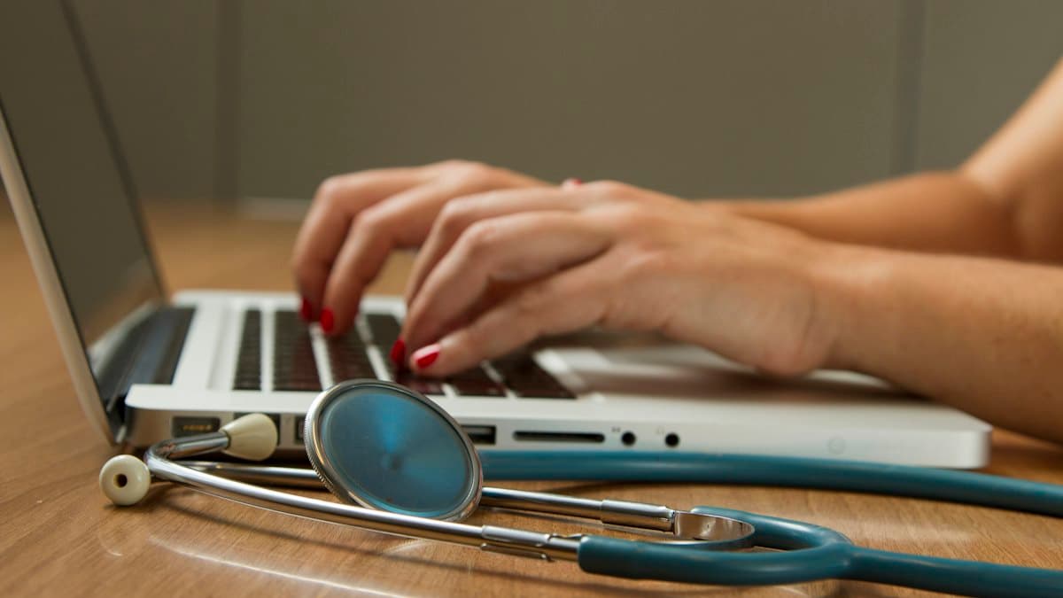 بهترین نرم افزار مطب؛ چک‌لیست ۱۲ معیار انتخاب